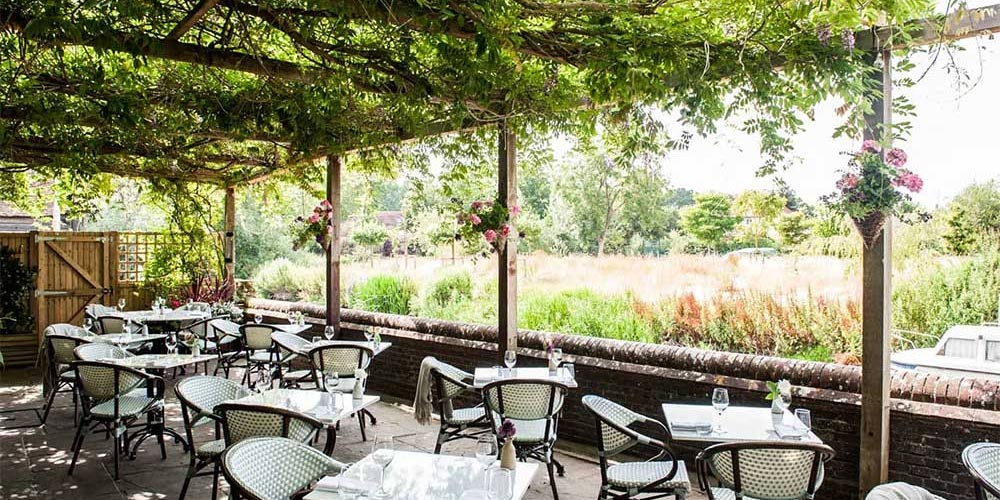 THE BEST COUNTRYSIDE PUBS FOR FOOD NEAR LONDON