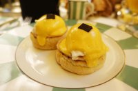 Eggs Benedict with truffle