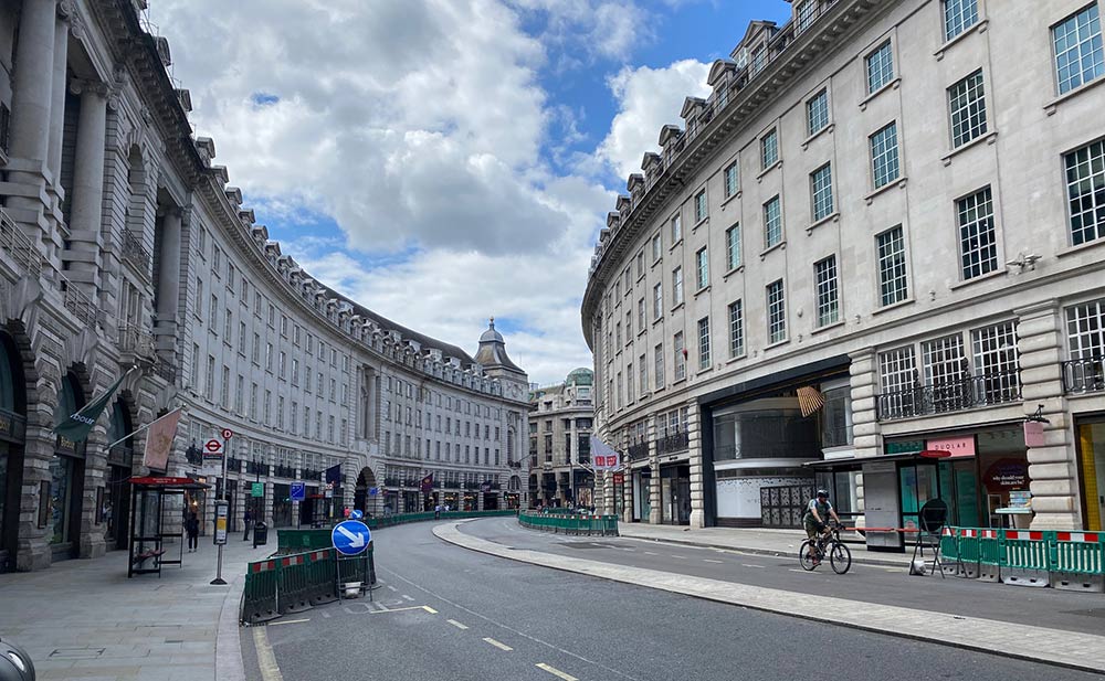England to enter second lockdown - restaurants and bars to shut for a month