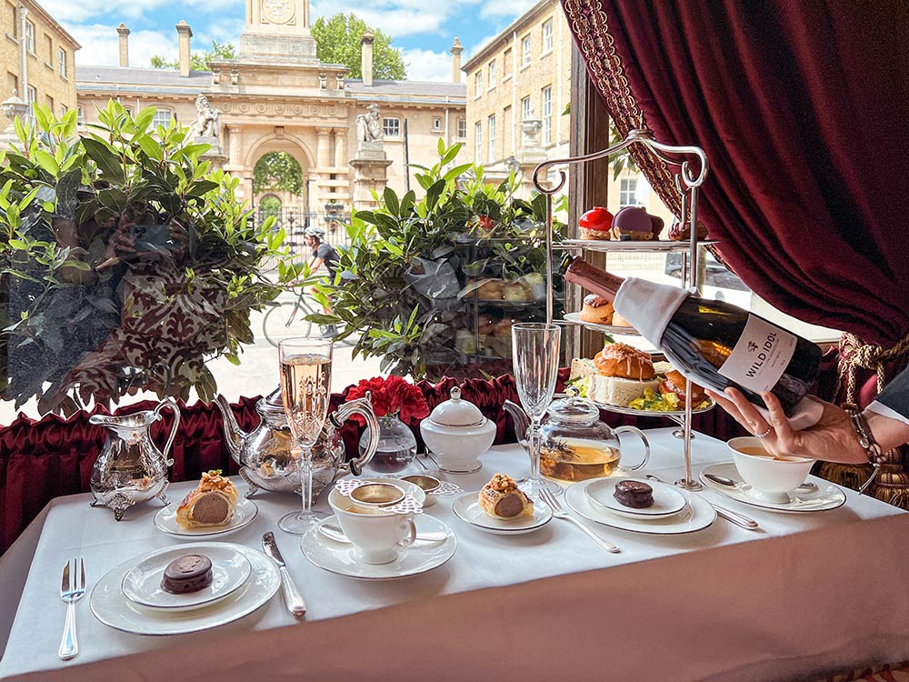 folder indhold sarkom Tableside drama at The English Grill at Rubens at The Palace