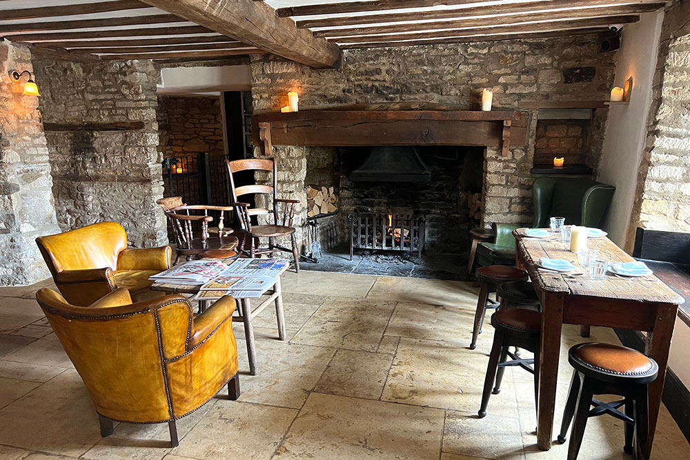 bull at charlbury inn review cotswolds