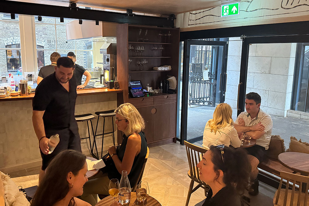 luna wine bar review shad thames london