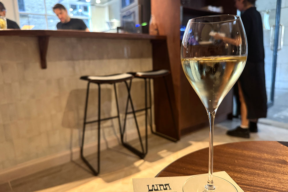 Test Driving Luna - a Thameside wine bar forging its own path