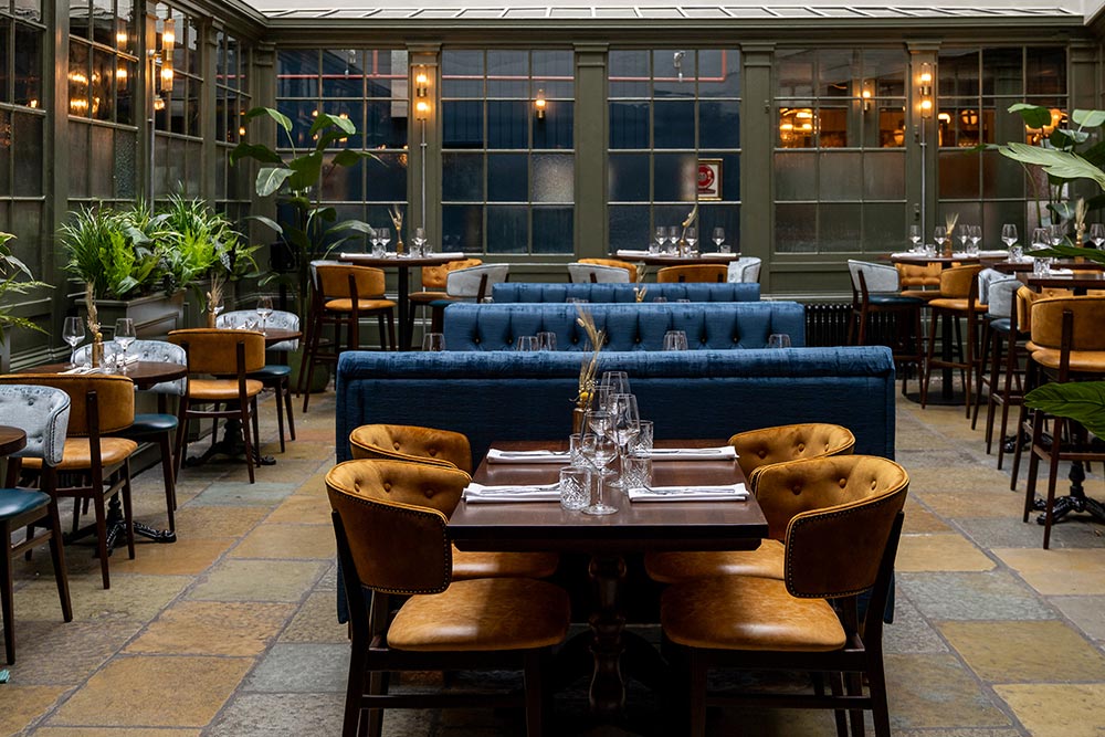 The Parcel Yard, one of London's most useful station pubs, has had a big glow up