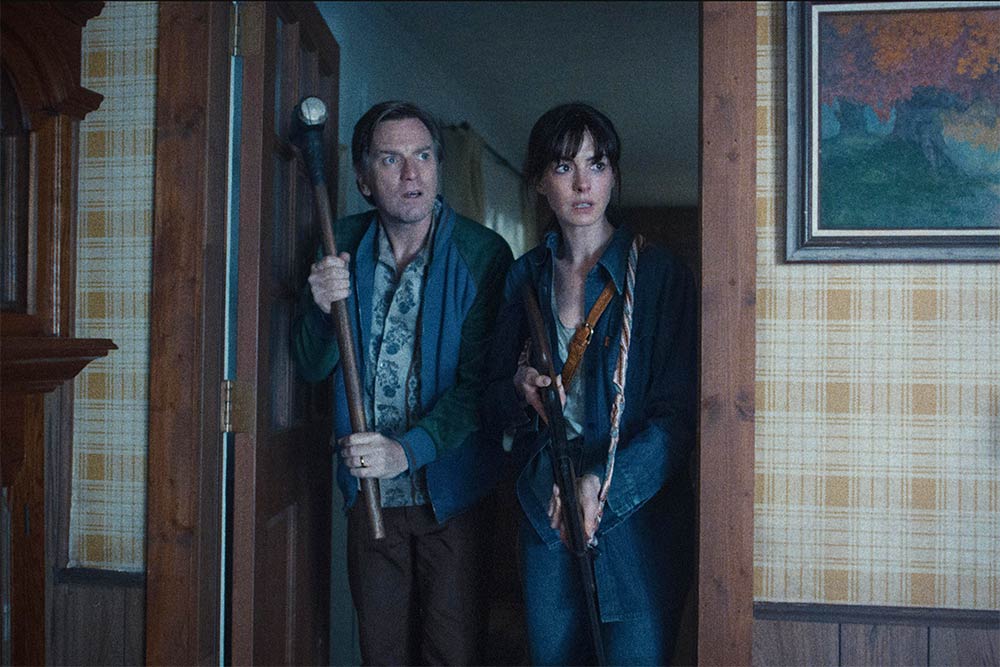 Ewan McGregor and Anne Hathaway star in The End of Oak Street