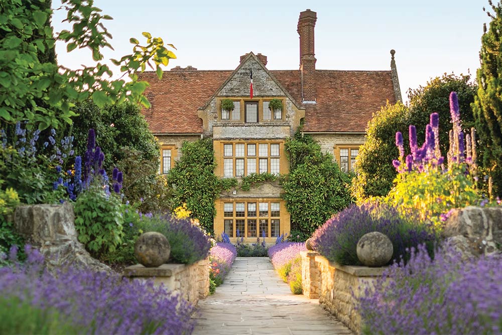 Arnaud Donckele will be the new chef at Le Manoir when it returns in 2027