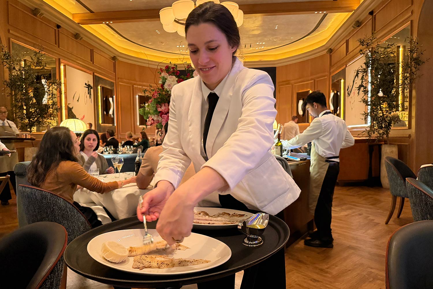 fish filleting seafood restaurant london