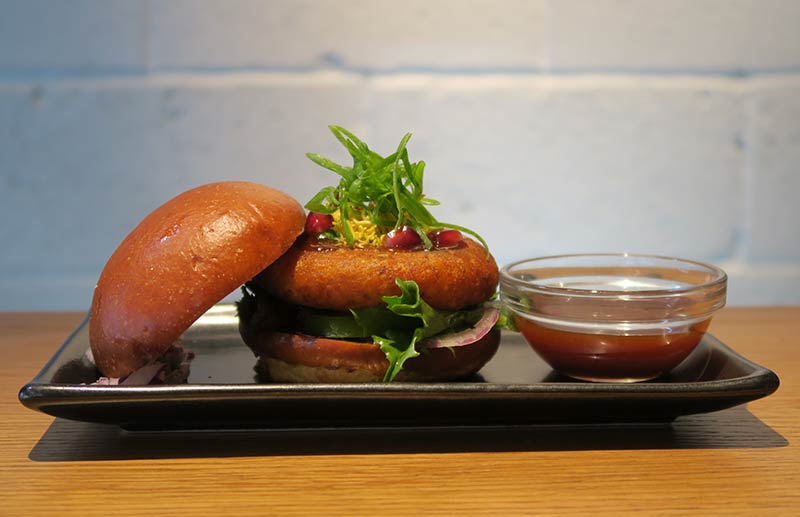 Roti Chai - Bun Tikki (the Indian one)