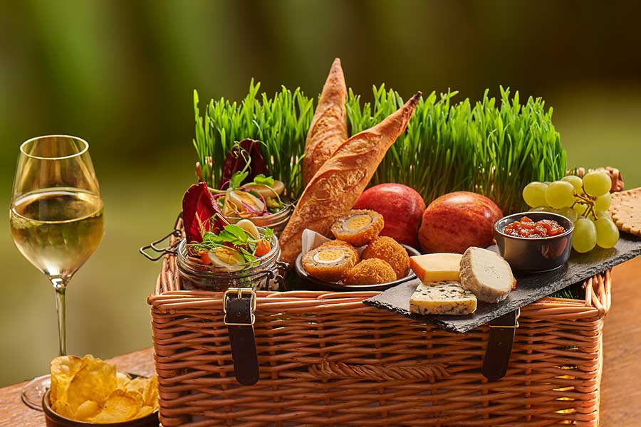 Where to order a readymade picnic in London Hot Dinners