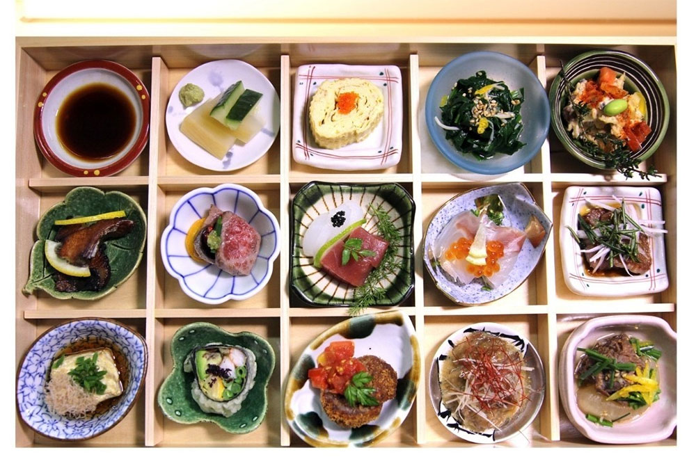 https://www.hot-dinners.com/images/stories/features/2023/bento/engawa.jpg