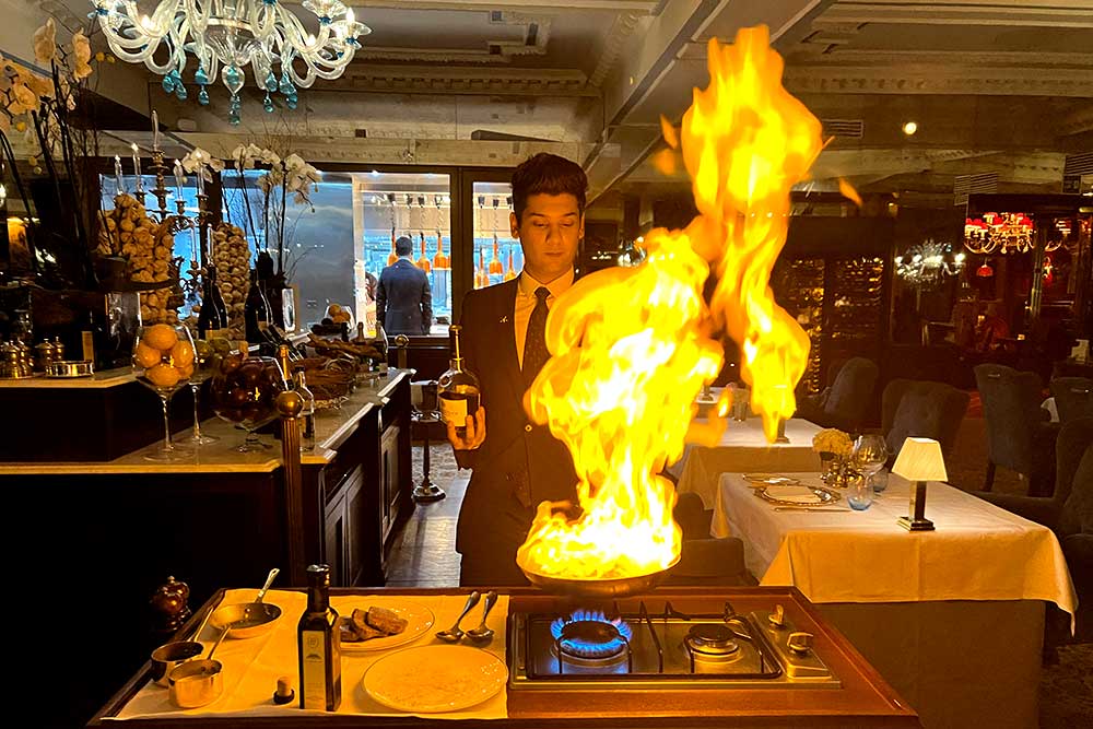 The English Grill