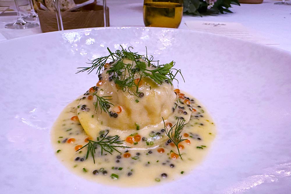 Galvin La Chapelle (Spitalfields) - Dorset crab raviolo, dashi "buerre blanc", braised fennel, Baerii caviar