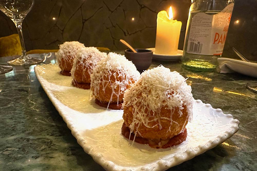 Daroco (Soho) - Arancini with braised leek, scamorza cheese, spicy peppers & Pecorino