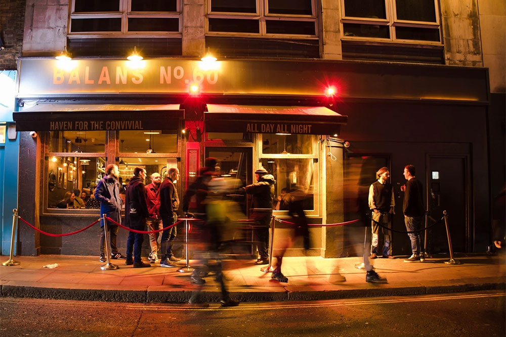 bars open late in london