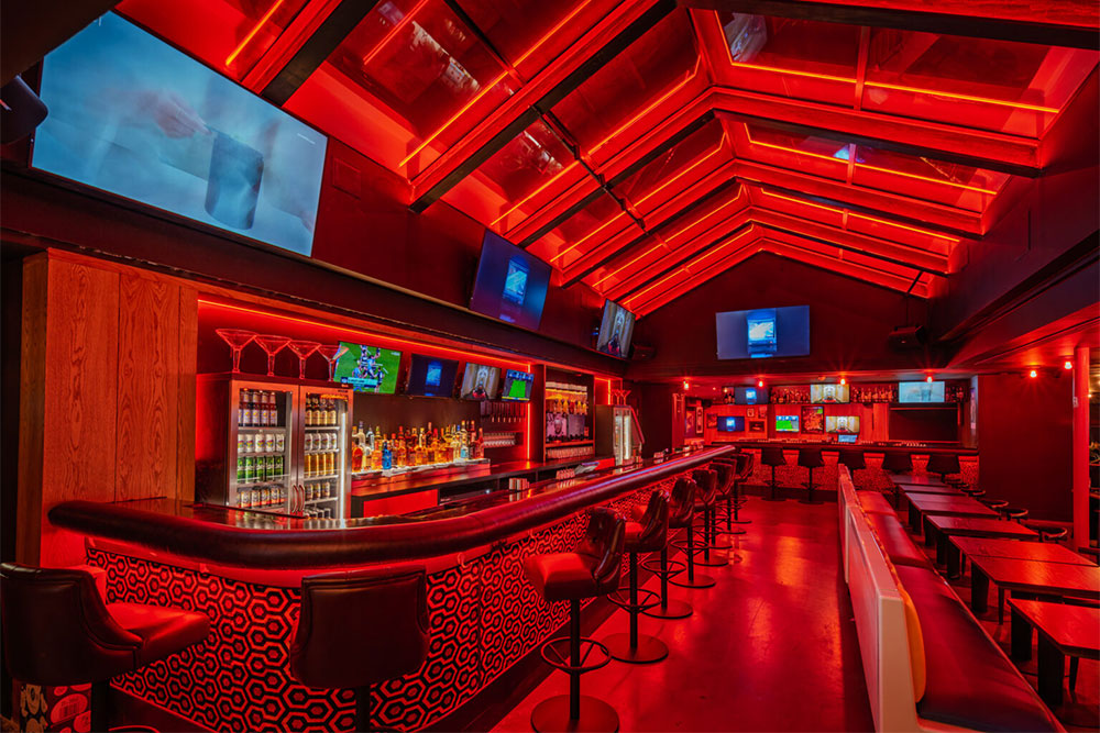 bars open late in london