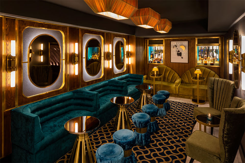 bars open late in london