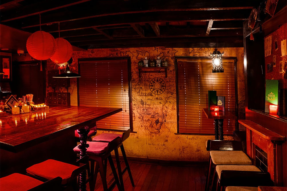 bars open late in london