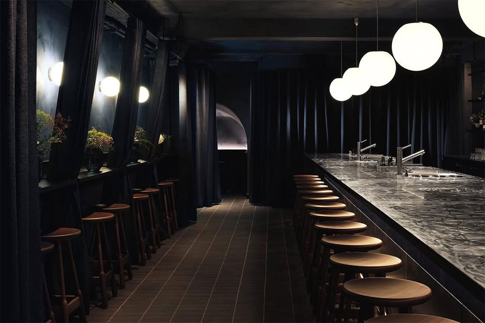 bars open late in london
