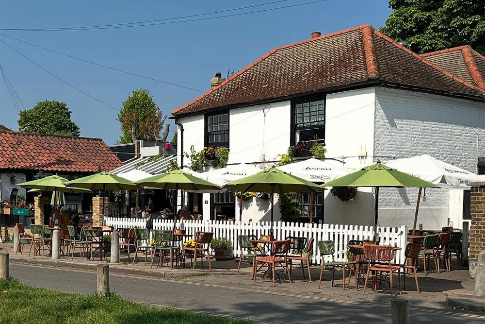 best places to eat and drink in raynes park