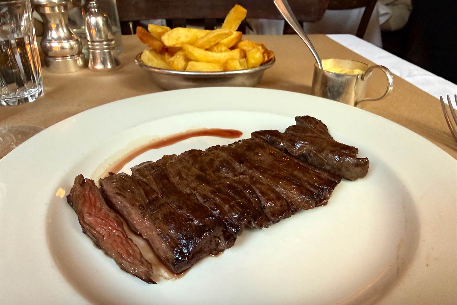 The Devonshire (Soho) - Skirt steak, duck fat chips, bearnaise