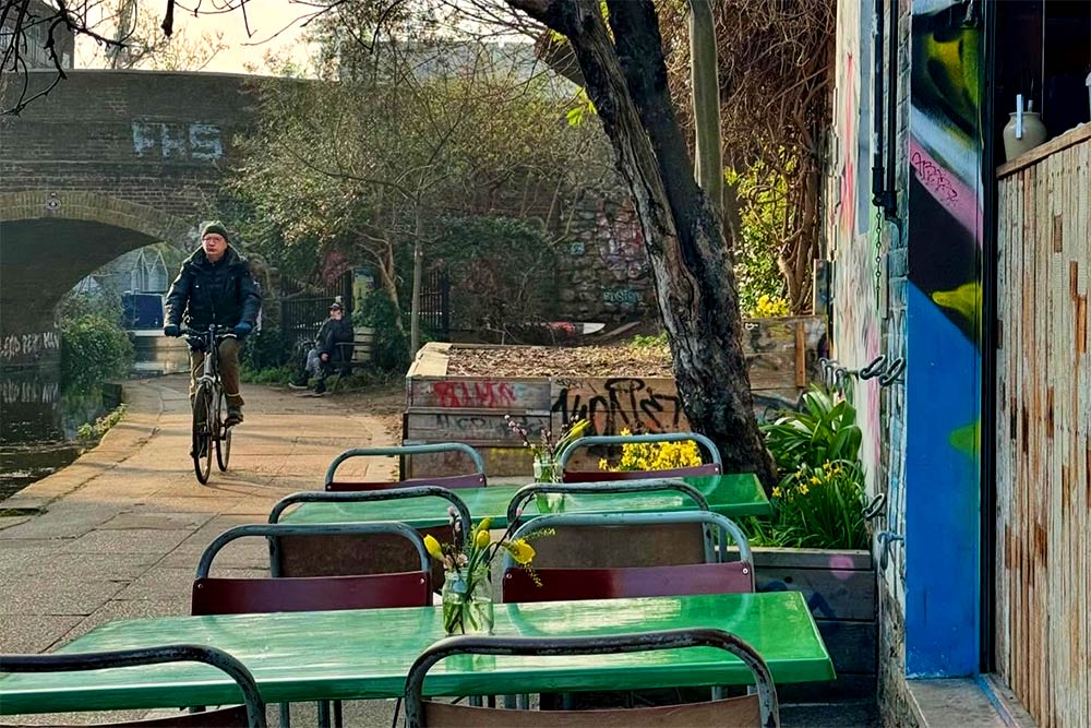 the best places to eat and drink in de Beauvoir london