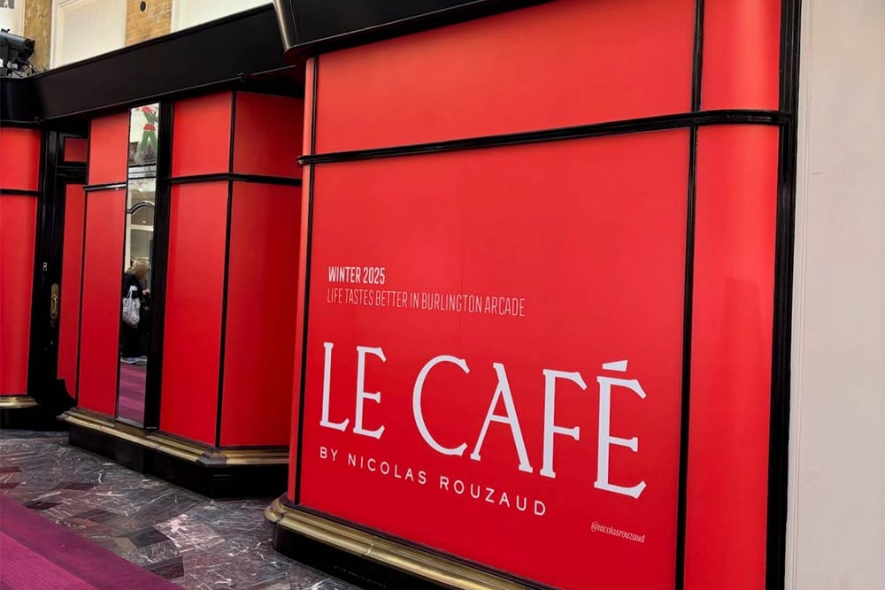 Le Café by Nicolas Rouzaud