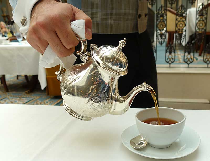 pouringtea