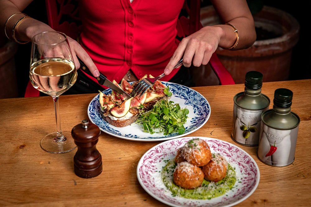 Try Mama Shelter's brand new menu with 25% off your bill