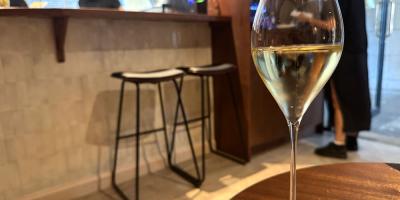 Test Driving Luna - a Thameside wine bar forging its own path