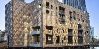 Striking Canary Wharf building features a new Amazing Grace music bar and hotel with rooftop restaurant